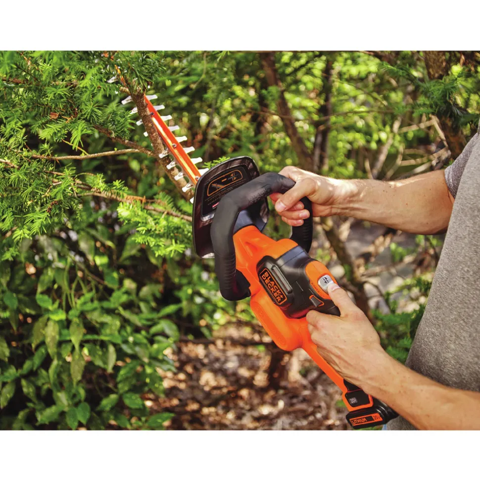Black & Decker 20V MAX POWERCUT Lithium-Ion 22 in. Cordless Hedge Trimmer Kit (1.5 Ah)