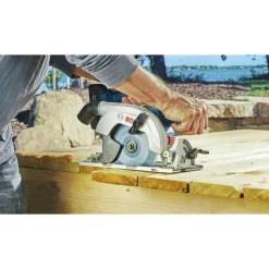 Bosch 18V Brushless Lithium-Ion Blade-Right 6-1/2 in. Cordless Circular Saw Kit with 2 Batteries (4 Ah)