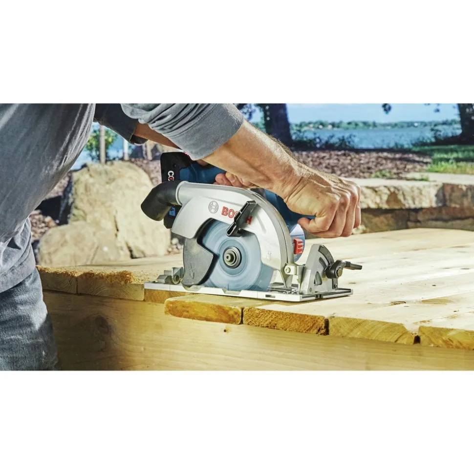 Factory Reconditioned Bosch 18V Brushless Lithium-Ion 6-1/2 in. Cordless Blade-Right Circular Saw Kit (4 Ah)