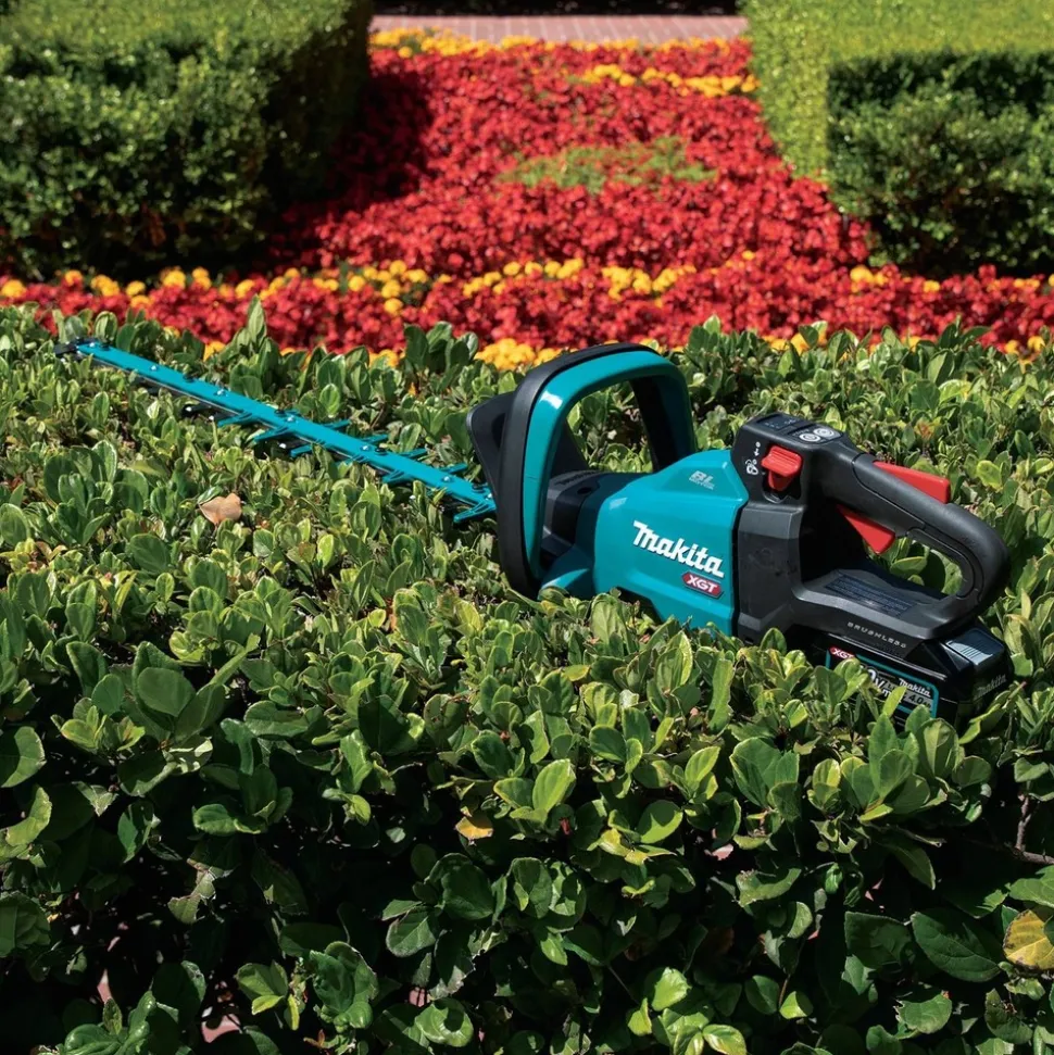 Factory Reconditioned Makita 40V max XGT Brushless Lithium-Ion 30 in. Cordless Hedge Trimmer Kit (4 Ah)