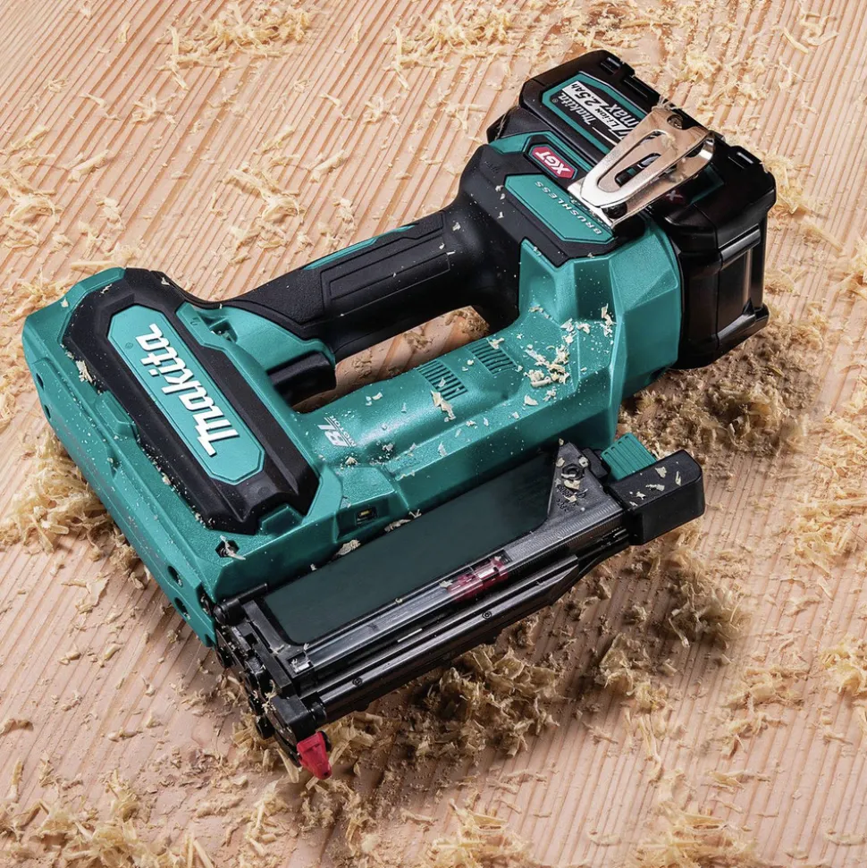 Makita 40V max XGT Brushless Lithium-Ion 23 Gauge Cordless Pin Nailer Kit (2.5 Ah)