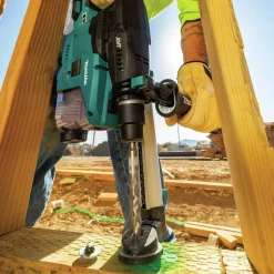 Makita 40V MAX XGT Brushless Lithium-Ion 1-3/16 in. Cordless AVT Rotary Hammer Kit (4 Ah)
