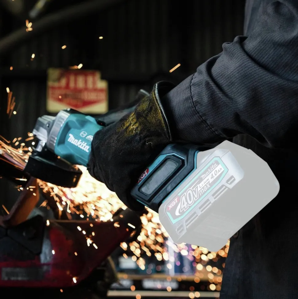Makita 40V max XGT 1‑3/16 in. SDS‑Plus Cordless Rotary Hammer Kit with Dust Extractor and 4‑1/2 in. / 5 in. Angle Grinder with Electric Brake Virtual Bundle
