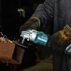 Makita 40V max XGT 1‑3/16 in. SDS‑Plus Cordless Rotary Hammer Kit with Dust Extractor and 4‑1/2 in. / 5 in. Angle Grinder with Electric Brake Virtual Bundle