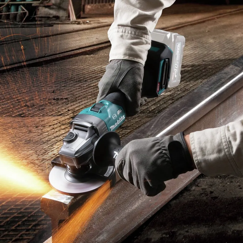 Makita 40V max XGT 1‑3/16 in. SDS‑Plus Rotary Hammer Kit with Interchangeable Chuck and 4‑1/2 in. / 5 in. Angle Grinder with Electric Brake Virtual Bundle