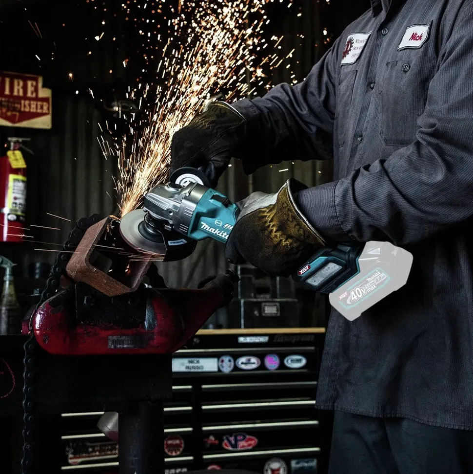 Makita 40V max XGT 1‑3/16 in. SDS‑Plus Rotary Hammer Kit with Interchangeable Chuck and 4‑1/2 in. / 5 in. Angle Grinder with Electric Brake Virtual Bundle