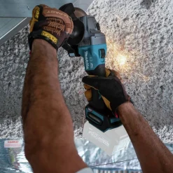 Makita 40V max XGT 1‑3/16 in. SDS‑Plus Rotary Hammer Kit with Interchangeable Chuck and 4‑1/2 in. / 5 in. Angle Grinder with Electric Brake Virtual Bundle